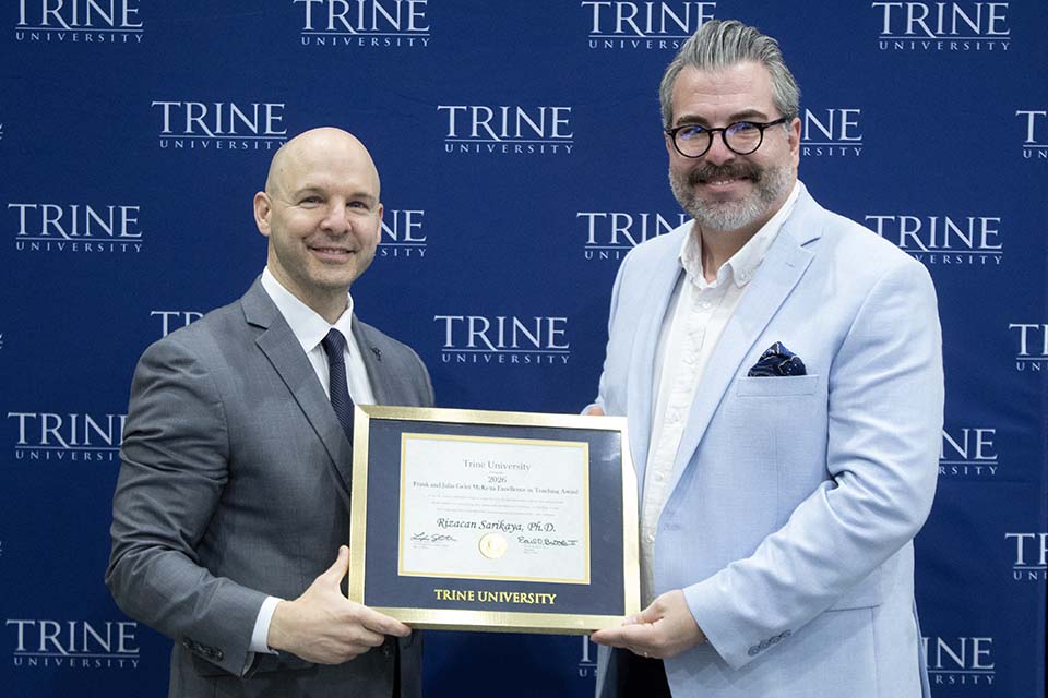Dr. Kline presents award to Dr. Sarikaya