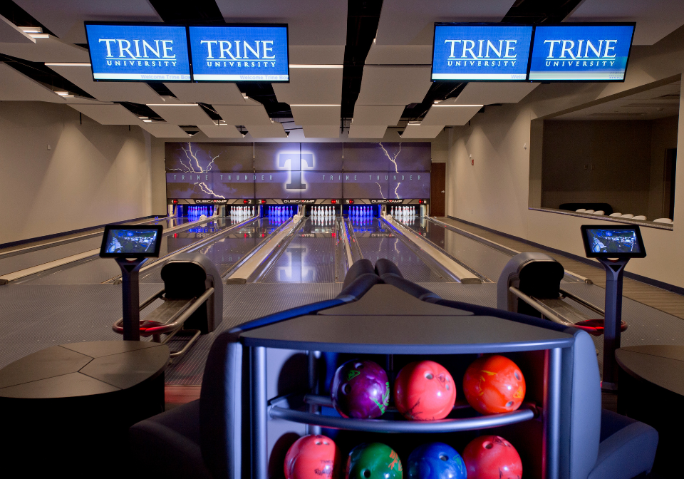 trine thunder bowling alley in the mti center